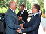 Президент России Дмитрий Медведев принял в четверг в своей летней резиденции "Бочаров ручей" в Сочи белорусского коллегу Александра Лукашенко