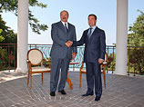 Лукашенко туманно заверил Медведева, что все же заинтересован в создании КСОР. О признании Абхазии и ЮО оба умолчали