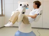 В Японии создан робот по уходу за больными, способный поднимать и переносить их