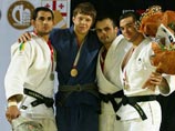 Дзюдоист Иван Нифонтов (на фото - в синем кимоно) завоевал для России первое золото за четыре года