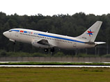 В казахстанском аэропорту аварийно сел Boeing-737-200 с неисправным двигателем