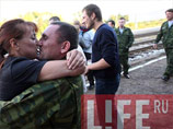 Бывших заложников Arctic Sea отпустили домой - скорым поездом Москва-Архангельск они покинули Москву и вечером в субботу прибыли на родину