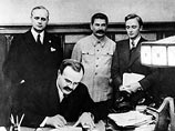 В последние месяцы официальные российские СМИ и близкие к Кремлю историки предприняли настоящий крестовый поход в защиту пакта Молотова-Риббентропа, который называют "гениальным ходом" Сталина В последние месяцы официальные российские СМИ и близкие к Кремлю историки предприняли настоящий крестовый поход в защиту пакта Молотова-Риббентропа, который называют "гениальным ходом" Сталина