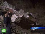 По данным местных СМИ, переполненный пассажирский автобус частной транспортной компании, направлявшийся из города Биласпур, рухнул с 30-метровой высоты в горное ущелье По данным местных СМИ, переполненный пассажирский автобус частной транспортной компании, направлявшийся из города Биласпур, рухнул с 30-метровой высоты в горное ущелье