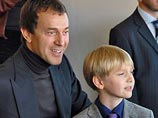 Как сообщает Комсомольская правда", в этот раз Байсаров пообещал отвезти сына во Францию и сводить Диснейленд