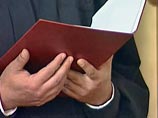 В результате суд посчитал, что речевой обороты "хитрожопые чиновники" не является оскорбительным. Зато порочащими были признаны фразы "получили сертификат - можете воровать дальше!", "если не доплатите, то можете жить хоть на улице" В результате суд посчитал, что речевой обороты "хитрожопые чиновники" не является оскорбительным. Зато порочащими были признаны фразы "получили сертификат - можете воровать дальше!", "если не доплатите, то можете жить хоть на улице"