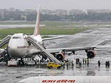 Самолет авиакомпании Air India загорелся при взлете в Мумбаи