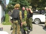 Пьяный москвич начал стрелять из квартиры из ружья. Его дом взяли штурмом, есть раненый Пьяный москвич начал стрелять из квартиры из ружья. Его дом взяли штурмом, есть раненый