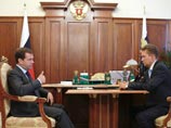 В понедельник президент Дмитрий Медведев в ходе рабочей встречи с главой "Газпрома" Алексеем Миллером подверг критике предложения по изменению условий транзита российского газа по украинской территории и посоветовал придерживаться ранее заключенного контр