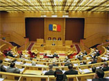 Напомним, коммунисты считают, что сформированное в Молдавии парламентское большинство - Альянс за европейскую интеграцию - нарушил Конституцию и регламент парламента при проведении учредительного заседания парламента 28 августа