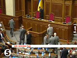 Депутаты от Партии регионов заблокировали трибуну Рады, требуя принять законы о повышении социальных стандартов Депутаты от Партии регионов заблокировали трибуну Рады, требуя принять законы о повышении социальных стандартов