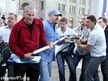 В Минске ОМОН жестко пресек акцию оппозиции против российских военных в республике: "несогласных" избили и задержали (ФОТО) В Минске ОМОН жестко пресек акцию оппозиции против российских военных в республике: "несогласных" избили и задержали (ФОТО)