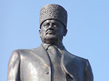 Чеченские власти демонтировали памятник Ахмаду Кадырову в центре Грозного Чеченские власти демонтировали памятник Ахмаду Кадырову в центре Грозного