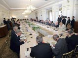 Путина спросили о конкуренции с Медведевым на следующих президентских выборах. Тот ответил: договоримся Путина спросили о конкуренции с Медведевым на следующих президентских выборах. Тот ответил: договоримся