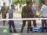 Взрыв у грозненской гимназии - погибли охранники, ранены дети