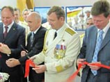 Вице-адмирал Виктор Чирков (на фото - второй справа)