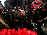 Традиционно в этот день в Чили проходят манифестации, церемонии памяти президента Сальвадора Альенде, погибшего в день переворота, а также людей, погибших и пропавших без вести в период диктатуры Аугусто Пиночета (1973-90 гг.)