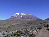 обычно неподготовленные путешественники выбирают более легкий путь для восхождения на Килиманджаро &#8211; так называемый "маршрут Кола-Кола"