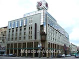 Визит в Москву для Алариха Фенивес был деловым. Вместе с супругой бизнесмен поселился в пятизвездочном отеле "Шератон Палас" в центре Москвы