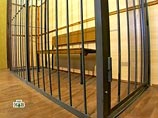 В Екатеринбурге суд приговорил экс-нацбола к году колонии за растяжку "Хватит Путина" В Екатеринбурге суд приговорил экс-нацбола к году колонии за растяжку "Хватит Путина"