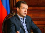 Медведев пояснил суть своей статьи: это конспект послания Федеральному собранию Медведев пояснил суть своей статьи: это конспект послания Федеральному собранию