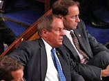 Палата представителей Конгресса США объявила выговор конгрессмену из Южной Каролины Джо Уилсону (на фото в центре), крикнувшему во время речи Барака Обамы в прошлую среду, "Ты лжешь!" Палата представителей Конгресса США объявила выговор конгрессмену из Южной Каролины Джо Уилсону (на фото в центре), крикнувшему во время речи Барака Обамы в прошлую среду, "Ты лжешь!"