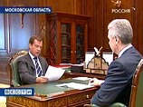 Он пояснил, что "в этой бумаге, которая распечатана из Интернета, говорится о реально технологических проектах". "Если есть что-то интересное, то можно на это отреагировать", - отметил Медведев, передавая распечатку предложений Калашникова Собянину