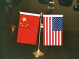 По мнению издания, отказ связан с тем, что американский президент не хочет "дразнить" Китай перед своей ноябрьской поездкой в эту страну