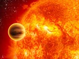 CoRoT-7b располагается всего в 2,5 млн км от своей звезды. И та сторона планеты, что всегда обращена к звезде (как наша Луна - к Земле), разогрета до температуры в 1000 градусов и выше и всегда покрыта раскаленной лавой