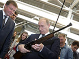 СМИ: покрасовавшись с оружием в Туле, Путин разрушил свой "мягкий" имидж СМИ: покрасовавшись с оружием в Туле, Путин разрушил свой "мягкий" имидж