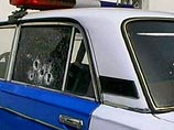 В Нальчике обстреляли милицейский автомобиль, ранен милиционер В Нальчике обстреляли милицейский автомобиль, ранен милиционер