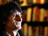 Гитарист The Rolling Stones разорвал отношения с русской официанткой Гитарист The Rolling Stones разорвал отношения с русской официанткой