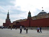 Житель Новосибирска раздавал у Кремля листовки с призывом к президенту "спасти его от коррупции и беспредела". Его госпитализировали Житель Новосибирска раздавал у Кремля листовки с призывом к президенту "спасти его от коррупции и беспредела". Его госпитализировали