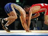 Россиянин Денис Царгуш (слева) одержал победу над азербайджанцем Чамсулварой Чамсулвараевым