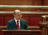 Президент Румынии предложил парламенту сократиться ради экономии