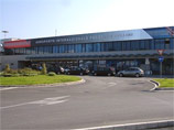Авиакомпания "ВИМ-Авиа" была вынуждена прервать выполнение рейса Римини - Москва из-за того, что при взлете в колесо воздушного судна попал посторонний предмет Авиакомпания "ВИМ-Авиа" была вынуждена прервать выполнение рейса Римини - Москва из-за того, что при взлете в колесо воздушного судна попал посторонний предмет