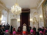 Выступая в минувшее воскресенье перед лидерами христианских конфессий Чехии, приглашенными во дворец католического архиепископа в Праге, понтифик заявил, что христианские корни Европы живы