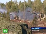 Медведев и Лукашенко проводят в Белоруссии смотр совместных учений, демонстрируя сплоченность во время кризиса отношений Медведев и Лукашенко проводят в Белоруссии смотр совместных учений, демонстрируя сплоченность во время кризиса отношений