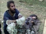 Британские военные в Афганистане случайно убили местную девочку, сбросив на нее с самолета коробку с информационными листовками. Одна из коробок, которые должны раскрываться в воздухе, почему-то не открылась и рухнула на голову местному ребенку