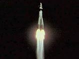 Свой первый космический полет Попович совершил на корабле "Восток-4" 12-15 августа 1962 года