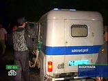 В центре Махачкалы у отделения милиции взорвалась машина, есть погибший В центре Махачкалы у отделения милиции взорвалась машина, есть погибший