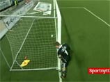 Вратарь "Гетеборга" двигал свои ворота во время матча чемпионата Швеции (ВИДЕО)