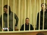 В феврале этого года Московский окружной военный суд на основании вердикта коллегии присяжных оправдал трех обвиняемых по данному делу - Ибрагима и Джабраила Махмудовых и бывшего сотрудника МВД РФ Сергея Хаджикурбанова