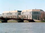Согласно документам MI5, Стоунхаус был агентом чешских спецслужб и, по некоторым данным, он передавал секретную информацию в СССР