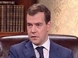 В новом телевизионном сезоне президент РФ Дмитрий Медведев изменит формат своих выступлений в эфире федеральных каналов. Теперь обращаться к зрителям Медведев будет из их студий, а не из Кремля или загородной резиденции