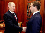 Президент России Дмитрий Медведев провел в среду рабочую встречу с председателем правительства РФ Владимиром Путиным, перед началом которой поздравил его с днем рождения - 7 октября премьеру исполнилось 57 лет