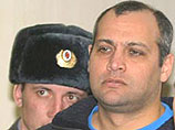 На допросе следственная группа получила от него информацию о том, что в 2005 году он, по просьбе Павлюченкова, возил в тюрьму к Сергею Хаджикурбанову его жену и детей