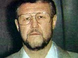 Рядом с гробом стоит портрет Иванькова, несколько ведер с розами, а также постоянно находится около десятка женщин и несколько мужчин. На улице возле церкви стоят 30-40 мужчин крепкого телосложения, некоторые из них с цветами Рядом с гробом стоит портрет Иванькова, несколько ведер с розами, а также постоянно находится около десятка женщин и несколько мужчин. На улице возле церкви стоят 30-40 мужчин крепкого телосложения, некоторые из них с цветами