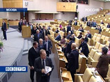 Три думские фракции - КПРФ, ЛДПР и эсеры в среду утром покинули заседание Госдумы в знак протеста против результатов выборов