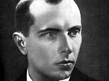 Степан Бандера в 1940-е годы возглавлял Организацию украинских националистов (ОУН), которая боролась за образование независимого государства на территориях, населенных этническими украинцами Степан Бандера в 1940-е годы возглавлял Организацию украинских националистов (ОУН), которая боролась за образование независимого государства на территориях, населенных этническими украинцами